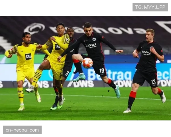 多特蒙德3-2绝杀法兰克福,反超拜仁暂登积分榜首位